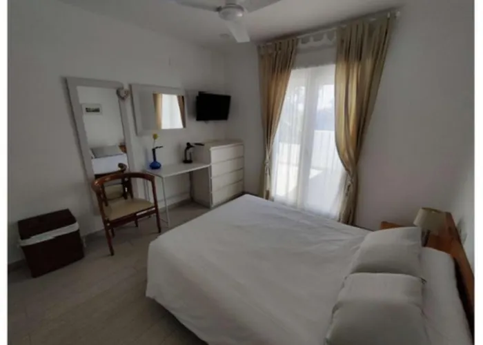 Apto. En Urbanizacion Albatros Con Salida A Playa