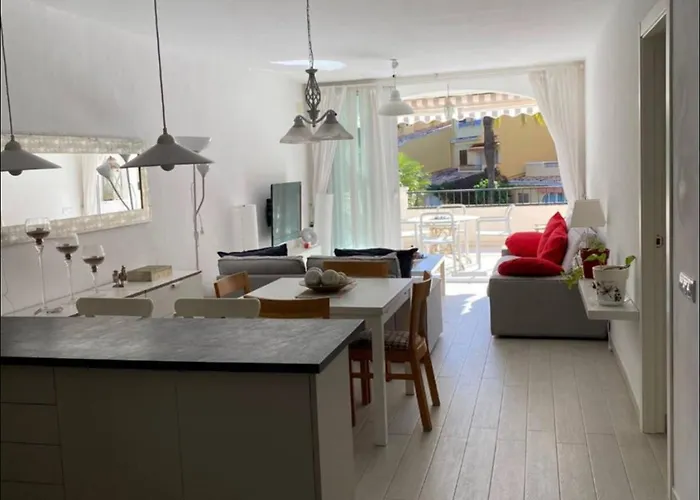 Apto. En Urbanizacion Albatros Con Salida A Playa Appartamento