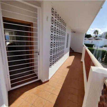 Apto. En Urbanizacion Albatros Con Salida A Playa * Dénia