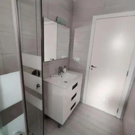 Apto. En Urbanizacion Albatros Con Salida A Playa