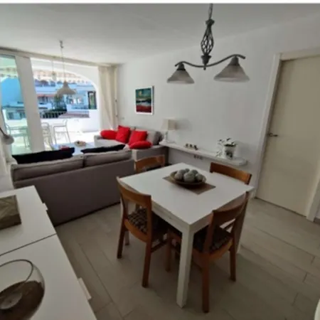 Apto. En Urbanizacion Albatros Con Salida A Playa Appartement