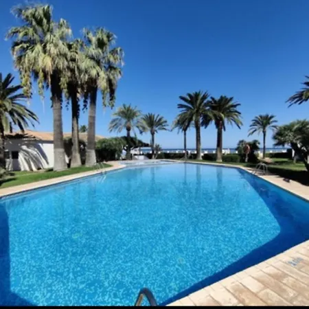 Apto. En Urbanizacion Albatros Con Salida A Playa *