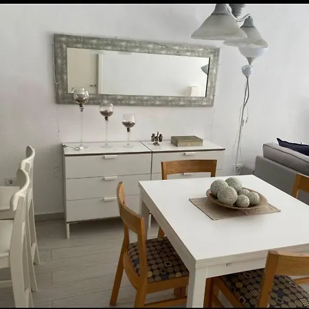 Apto. En Urbanizacion Albatros Con Salida A Playa Appartement