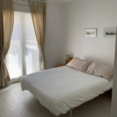 Apto. En Urbanizacion Albatros Con Salida A Playa Appartement *