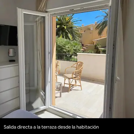 Apto. En Urbanizacion Albatros Con Salida A Playa * Dénia