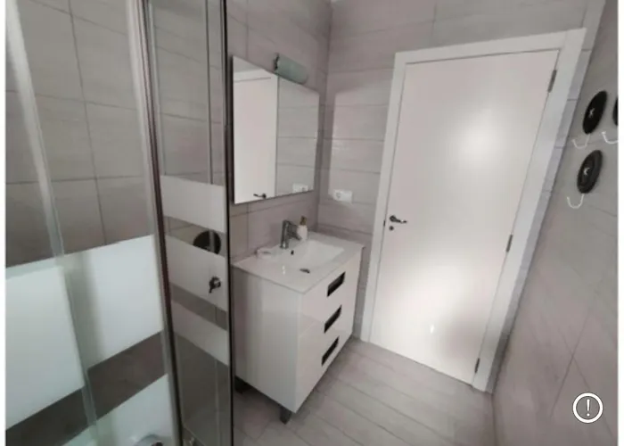 Apto. En Urbanizacion Albatros Con Salida A Playa