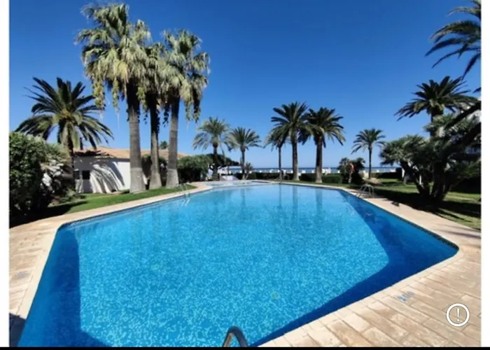 Apto. En Urbanizacion Albatros Con Salida A Playa *